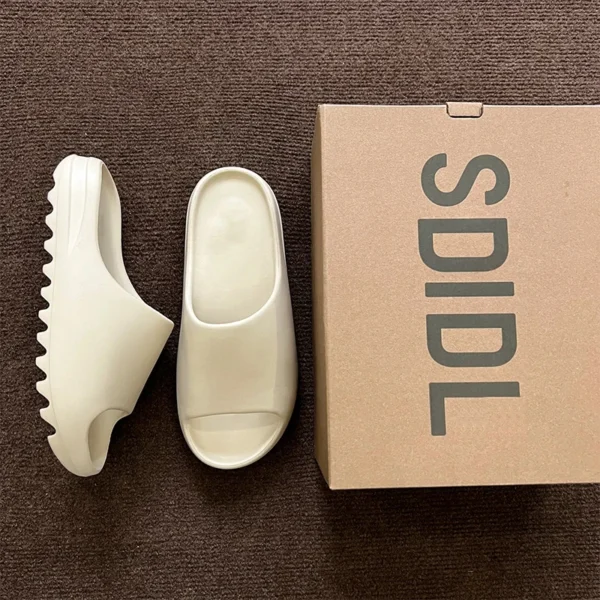 New EVA soft thick soled slippers for women's summer fashion wear home sandals men's beach shoes